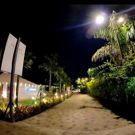 The Democracy Hotel & Resorts Nashik Bagian luar foto