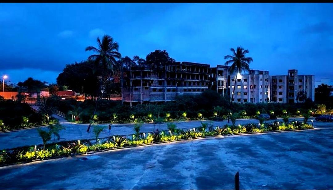 The Democracy Hotel & Resorts Nashik Bagian luar foto