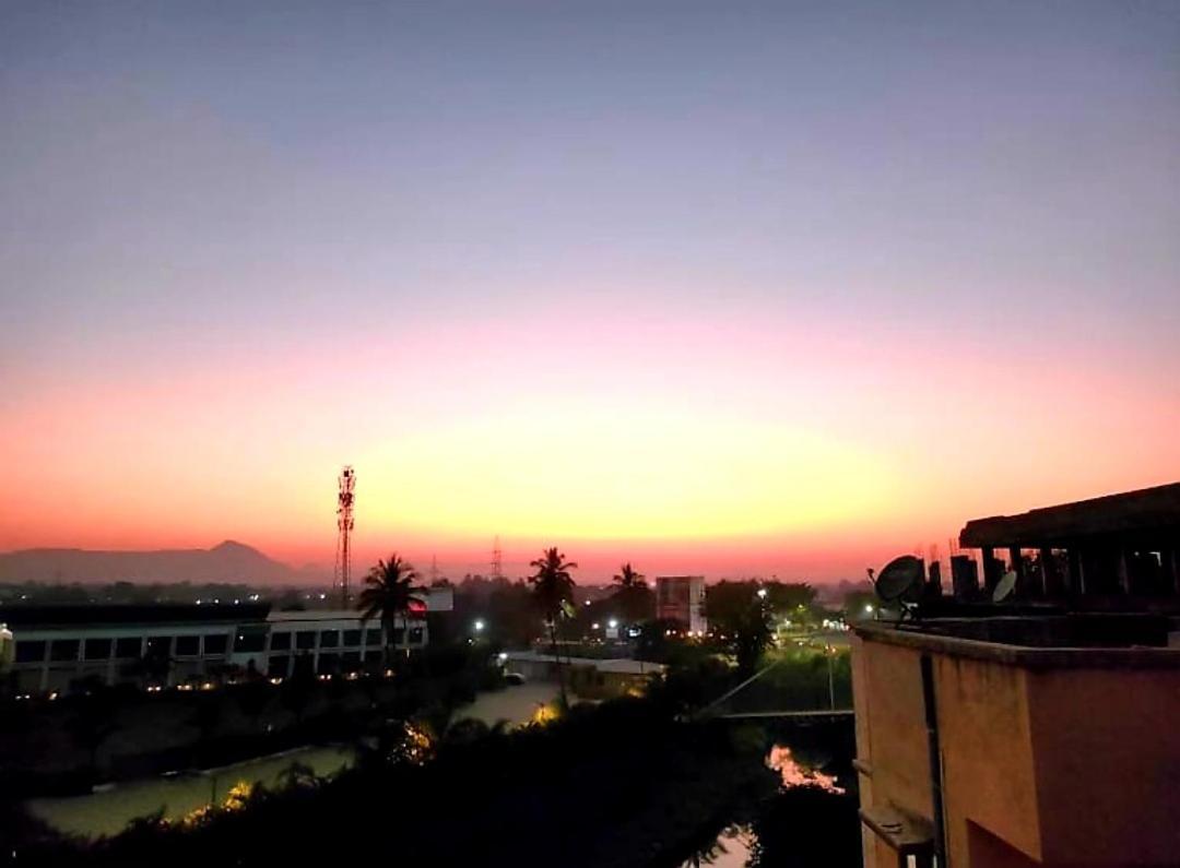 The Democracy Hotel & Resorts Nashik Bagian luar foto