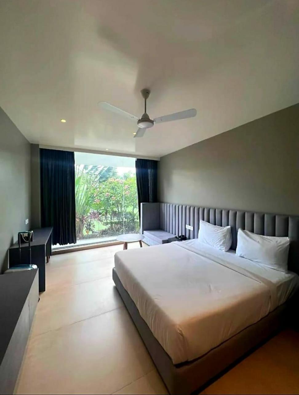 The Democracy Hotel & Resorts Nashik Bagian luar foto